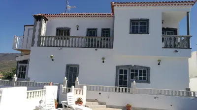 徽章度假屋飯店 King Park Playground Tenerife Las Chafiras附近的飯店