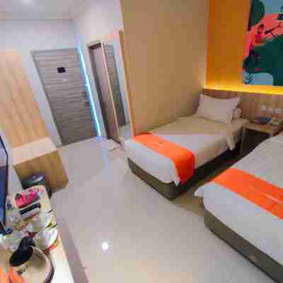 Front One Budget Abepura Rooms