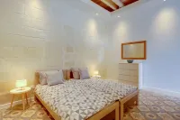 Central 1Br Apartment in Valletta - parking