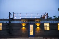 The Woods- Container Tiny House 12 Min to Magnolia/Baylor/Downtown Hôtels à proximité de : TSTC class rooms