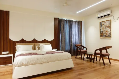 The Crown Leela Hotels in Pratapgarh