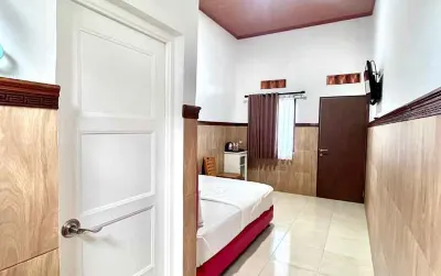 Hotel Abah Hotel dekat Aulia Grosir Barnik #1