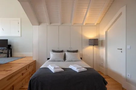 Oporto Rooftop Studio by Vacationy Отели рядом с достопримечательностью «Parque de São Roque»