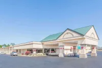Ramada by Wyndham Grayling Hotel & Conference Center Hotels near Grayling Mini-Mall