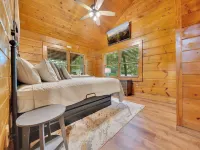Er76 - Bear Tracks - Great Location! Close to All the Action! 2 Bedroom Cabin by RedAwning