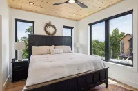 Private Pool, Dog Friendly, Theater, Game Room!