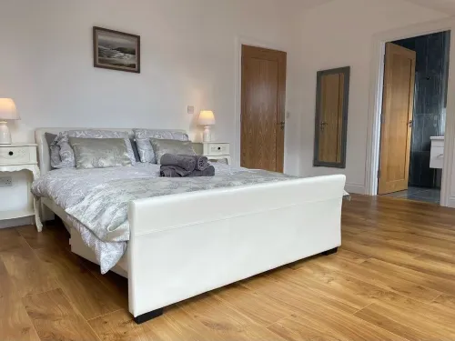 Luxury Waterfront Apartment -  Privatzimmer