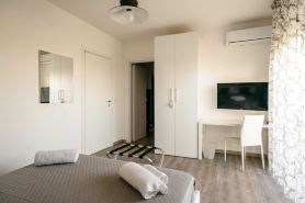 LUXURY 1