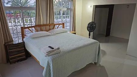 Turquoise Sea Villa Отели в г. Reading