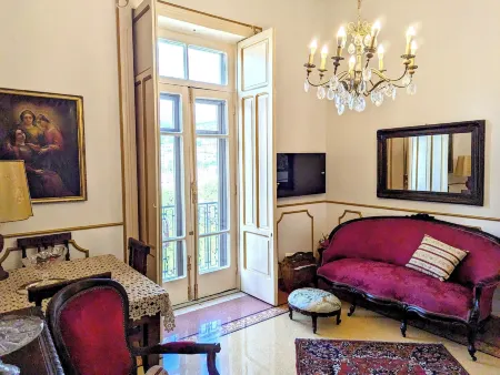 B&B Salerno Royal Suite Central Station Отели рядом со станцией Salerno Railway Station
