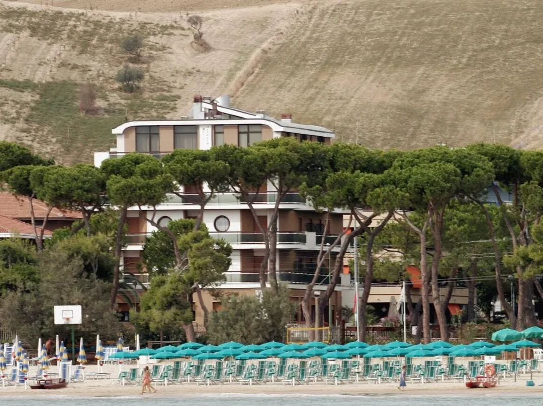 Hotel Astoria - Pineto