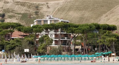 Hotel Astoria Hotels near La Nelide