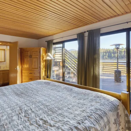 Viewtopia by Avantstay Lakefront Views + Hot Tub