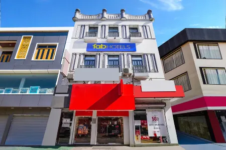 FabHotel Rivlet Premium - Nr Jama Masjid and Red Fort Отели рядом с достопримечательностью «Акшардхам»