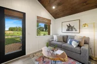 Vista Verde Farm Retreat - Stylish Cabins Nearby Springs Hotel di High Springs