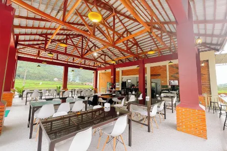 Simangande View & Resto By Helocus Отели в г. Samosir Regency