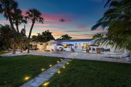 The Garden of Eden | Beautiful Villa w/ Pool & Game Room