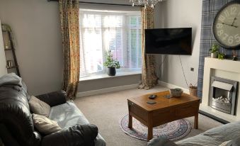 3 Bed Semi Detached House Near Stourbridge