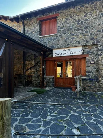 Hotel Restaurant Camp del Serrat Отели в г. Meritxell