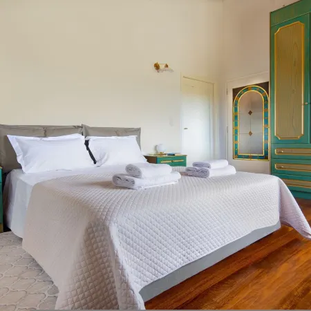 Villa Elihrisos-private heated pool near the sea