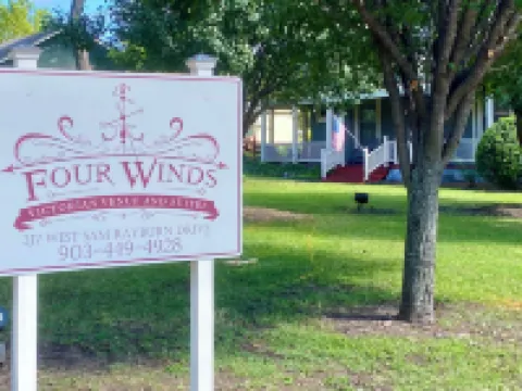 Four Winds Victorian Venue & Suites Hotels in Bonham
