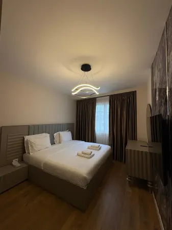 Blue Boutique Apartments 2 Отели рядом с достопримечательностью «Postbllok - Checkpoint Monument»