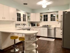 Hot Tub, Deck, Fire Pit, and Nespresso Coffee Bar - Stunning Oasis