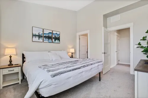 Stylish 2 bedroom townhome -  Ferienhäuser