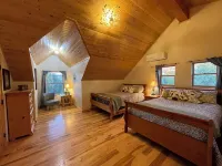 Sugar Knoll Lodge / 3 Story, 5bdr, HOT TUB, East Zion, Bryce and Grand Canyon