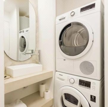 JUST STEPS FROM ICONIC LOUVRE,JARDIN DES TUILERIES & PLACE VENDÔME–RUE DE RIVOLI