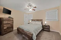 3 Bed Family Getaway- Hot Tub-Fire Pit-Pool Table No Pet Fees