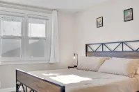 Beautiful 2-bedroom house with AC and fast WiFi in Belleville Hotels in St. Clair County