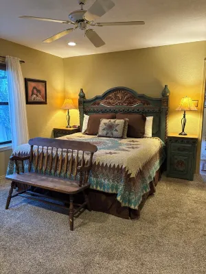 Bring the whole family to enjoy hot tub, deck & beautiful mountains in Ruidoso