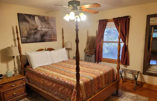 Cozy cabin in charming Columbus. Minutes from Equestrian Center, vineyards etc..