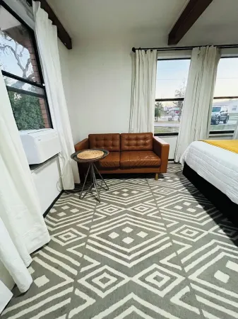 Stylish studio/ 3 min Downtown New Port Richey.