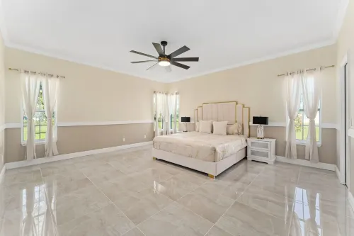 Luxurious 5-Bedroom Retreat: Gold Accents, Modern Amenities, & Fun