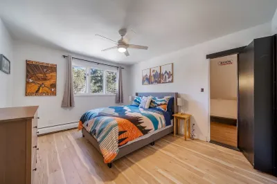 Family Mountain getaway w/ views! Close Denver, RedRocks, HOTTUB, Hiking,fishing Отели рядом с достопримечательностью «Слотерхаус Трейл Хед»