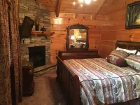 Luxury Cabin, 4 BD/4BA Suites,Half Bath, Game RM, Media RM, Fireplaces, Hot Tub