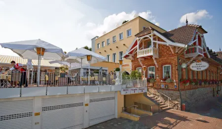 Hotel Wittelsbacher Höh Отели в г. Райхенберг