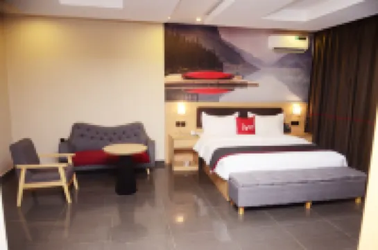 ไอวี่ โรงแรม เอเมรัลด์