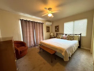 Circle Oak Lake View Family Home