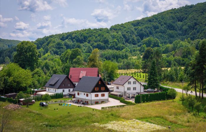 Green Lakes House 2