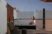 Makava Suites Naxos - Hot Tub