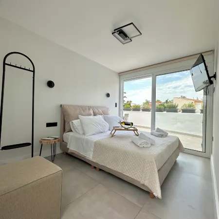 Step One | Luxury Suites Right in the Heart of Acropolis Next to Metro Station Отели рядом с достопримечательностью «Площадь Синтагма»