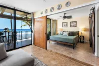 Charming 2-bedroom Oceanfront Condo in Kailua-Kona with AC, WiFi