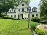 Green River Bridge Inn Hotels near Hogback Mountain Country Store