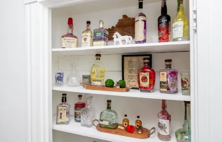 Bourbon Trail/8 mins to distilleries/Fenced Yard/Pet-Friendly/Entire House