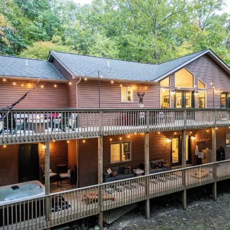 7BR Designer Home w/ Hot Tub, Game Room