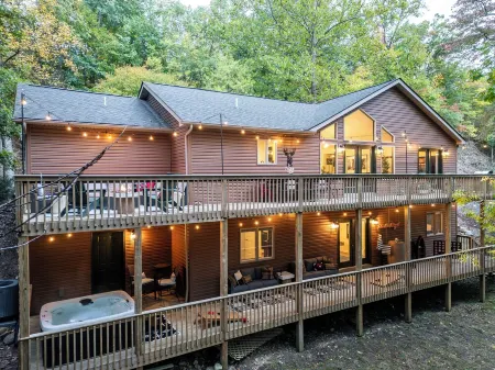 7BR Designer Home w/ Hot Tub, Game Room