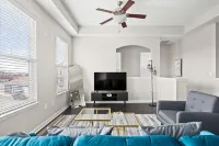 Ziva Luxe 2BR 2BA Near DT Indy Hotels in Whitestown